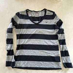Nike Women’s Shirt long sleeve size Large L black gray stripes striped